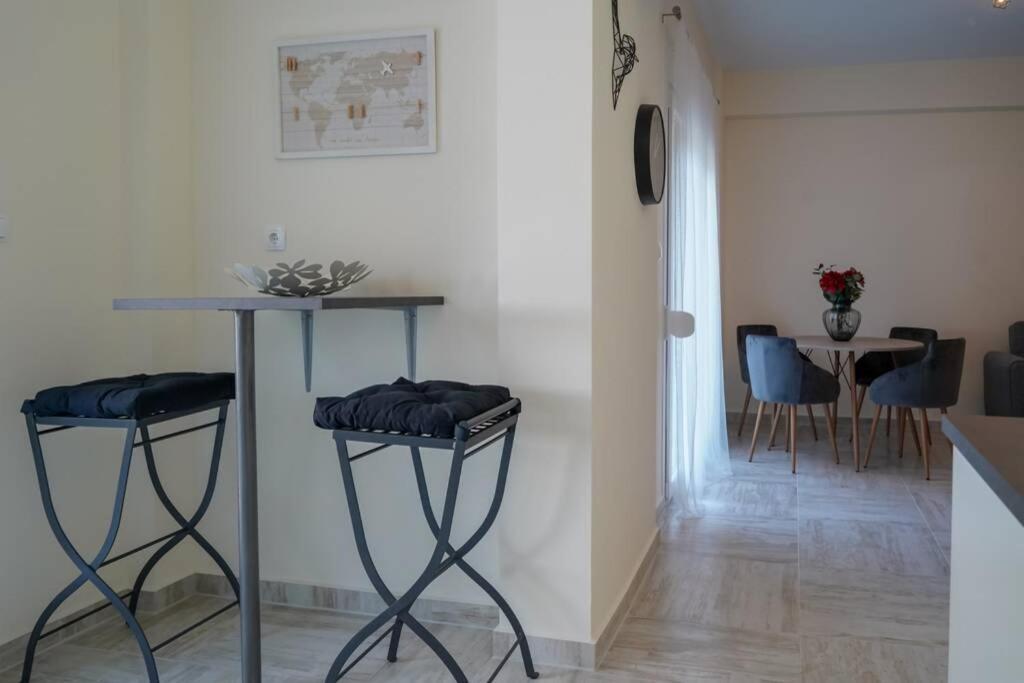 Modern Apartment In The City Center Ioannina Eksteriør billede
