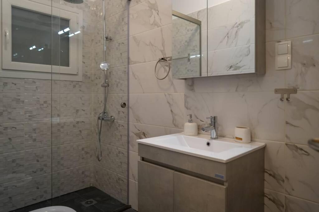Modern Apartment In The City Center Ioannina Eksteriør billede