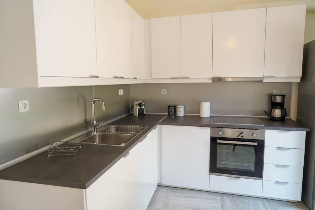 Modern Apartment In The City Center Ioannina Eksteriør billede