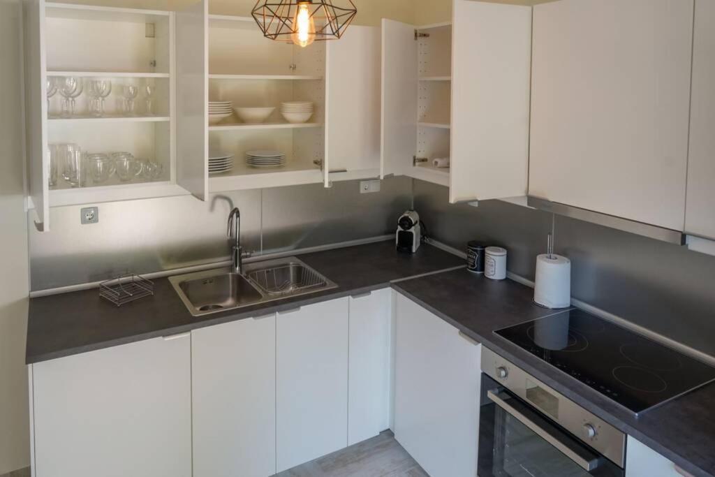 Modern Apartment In The City Center Ioannina Eksteriør billede